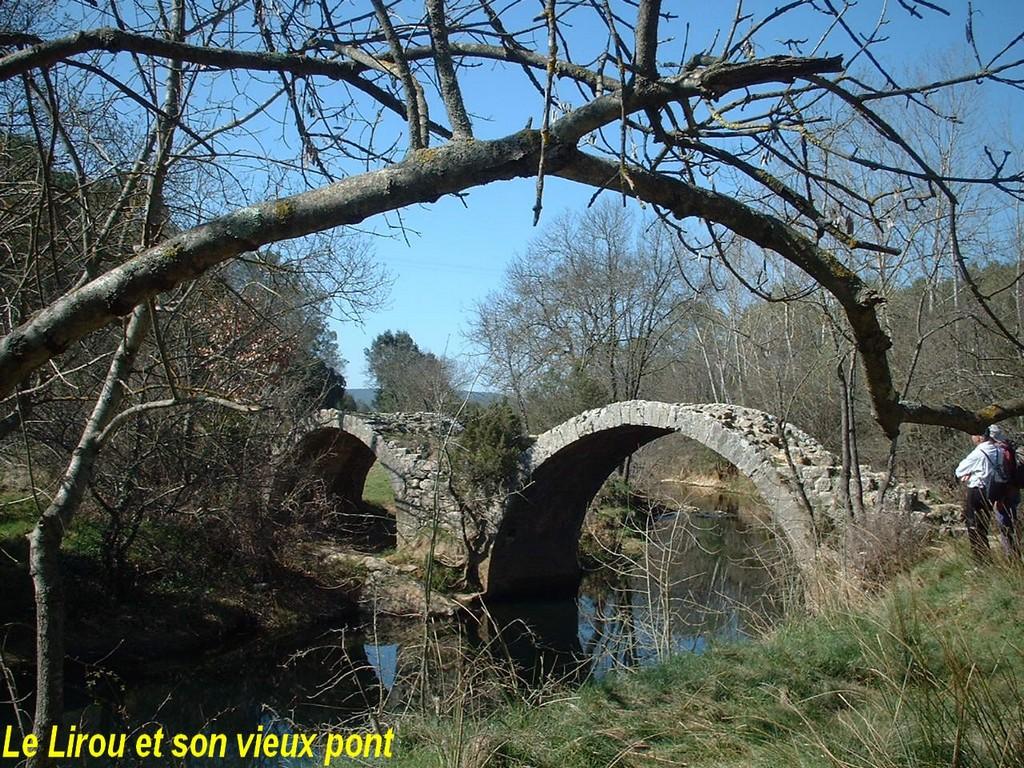 Le Lirou et son vieux pont